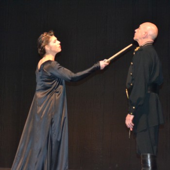 Macbeth et Lady Macbeth dans la scène du poignard scellent leur macabre destin. ©MD