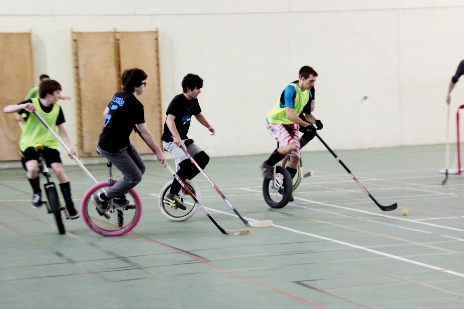 L'équipe de hockey sur monocycle de Monopoz ©DR