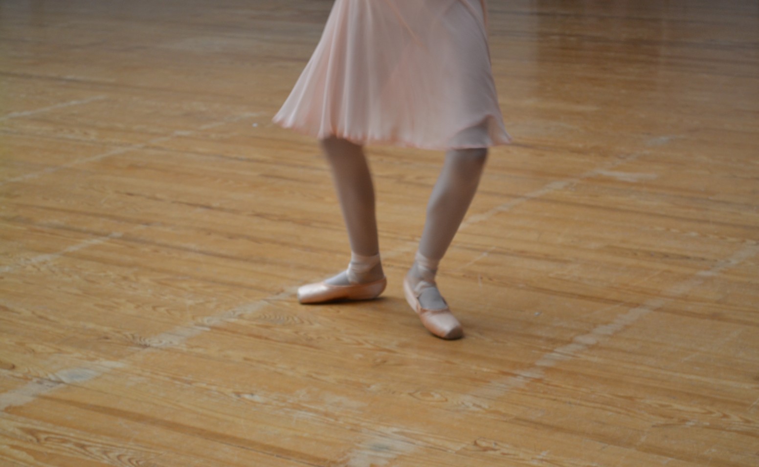 Les pieds d'une jeune danseuse. ©MD